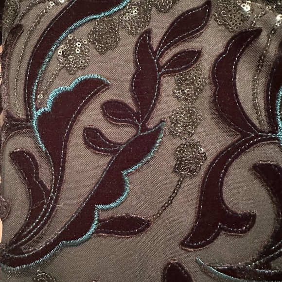 Elegant Green Velvet Dress - Picture 3 of 4